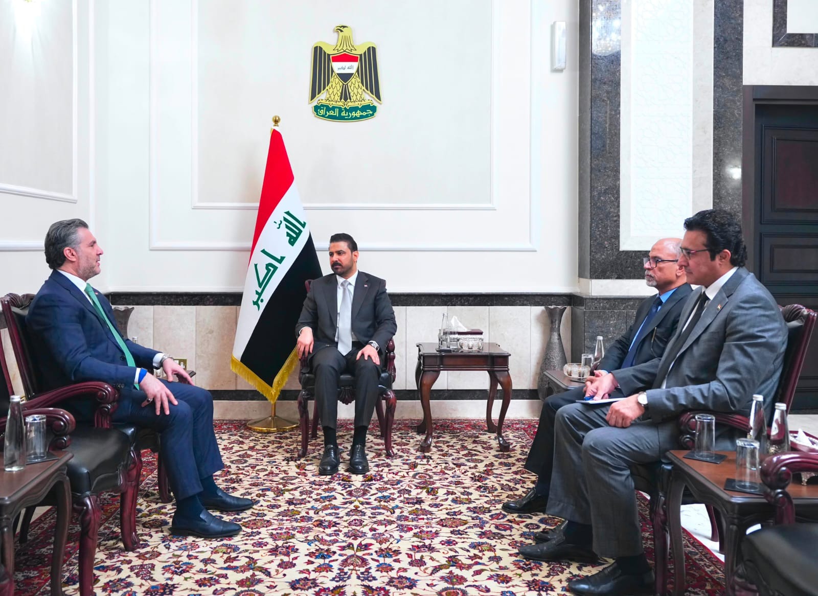 رئيس مجلس الوزراء، السيد علي فالح الزيدي، خلال استقباله رئيس الجهاز التنفيذي لهيئة الإعلام والاتصالات، السيد بليغ مثقال أبو كلل