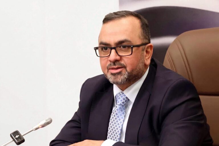 وزير الصحة الدكتور عبد الحسين الموسوي