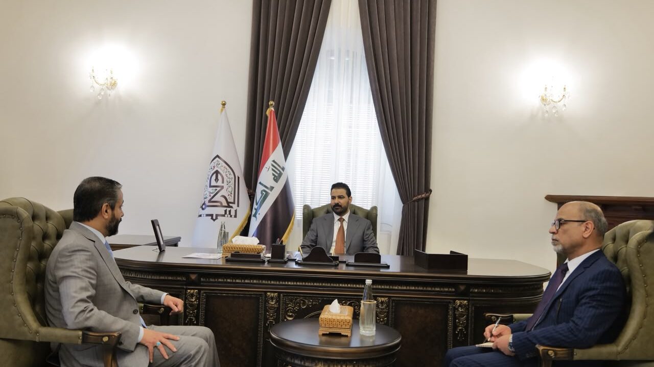 الزيدي يوجه بإعادة تفعيل “بيت الحكمة” لاستقطاب الطاقات الفكرية وتقديم حلول لتحديات الدولة الزيدي يوجه بإعادة تفعيل “بيت الحكمة” لاستقطاب الطاقات الفكرية وتقديم حلول لتحديات الدولة