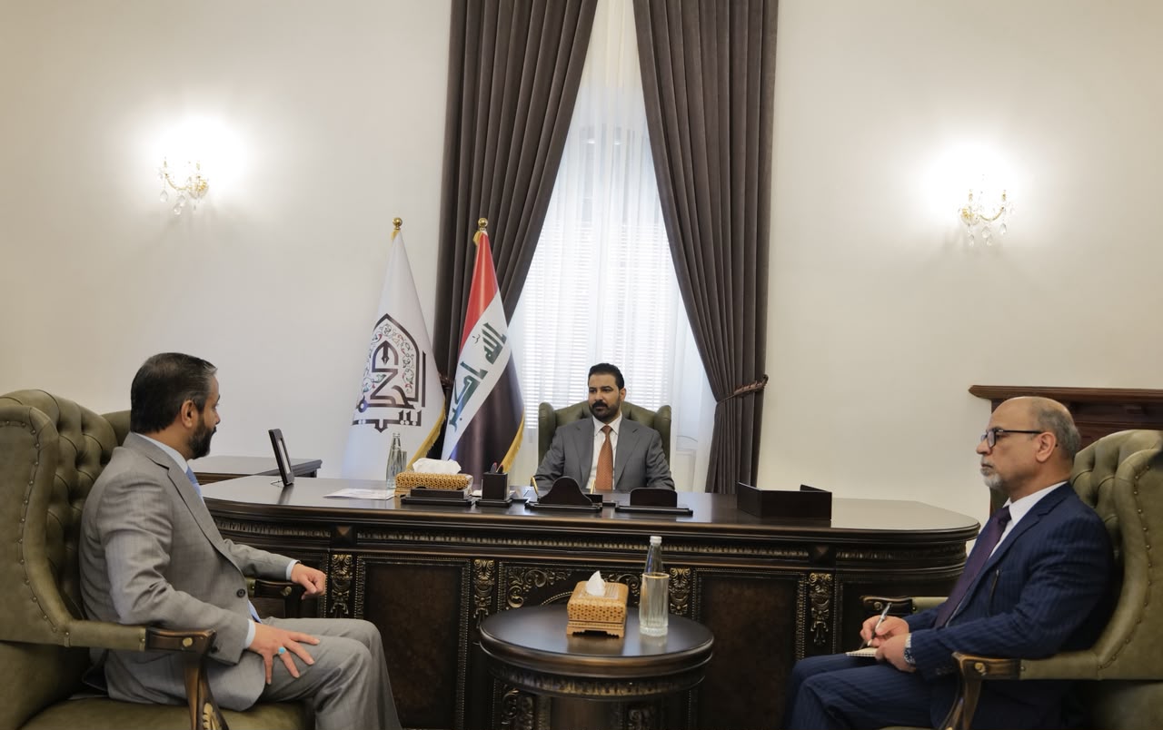 الزيدي يوجه بإعادة تفعيل “بيت الحكمة” لاستقطاب الطاقات الفكرية وتقديم حلول لتحديات الدولة