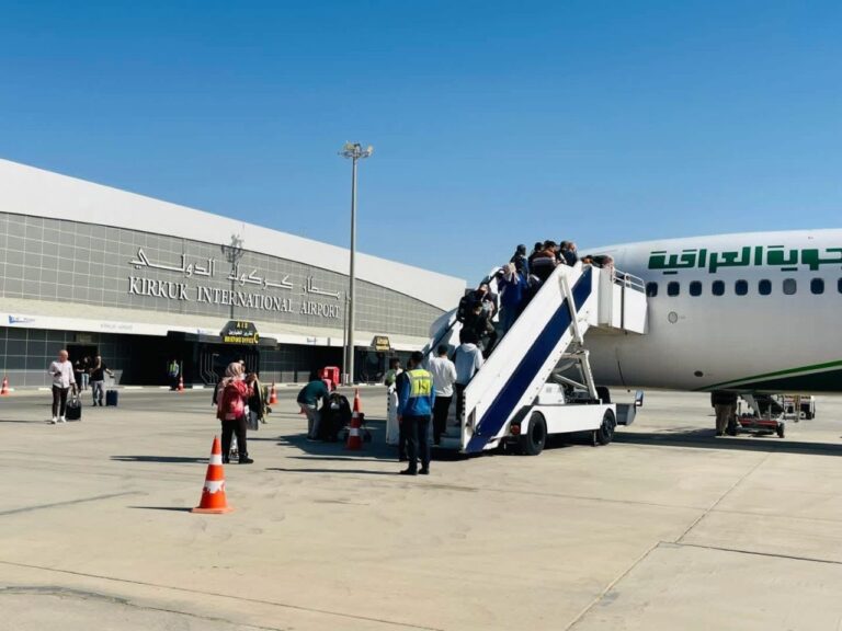طائرة الخطوط الجوية العراقية تستعد لإقلاع رحلاتها من مطار كركوك الدولي إلى أنطاليا