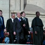 وزير الخارجية يحضر قداس تنصيب البطريرك الجديد للكلدان في الفاتيكان ويؤكد دعم التعايش السلمي