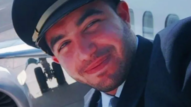 مساعد الطيار المواطن العماني همام الهمامي